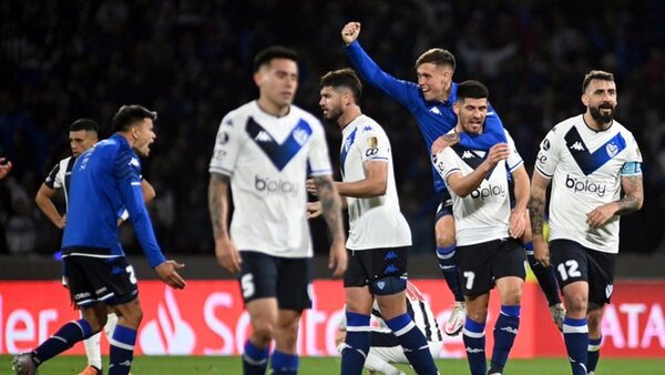 Vélez y José Florentín se quedan con la Copa Leonardo Burián