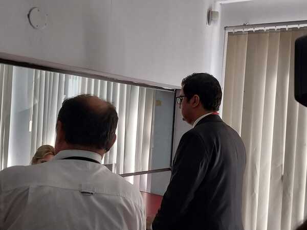 Presentan denuncia formal contra el director del Mercado 4 - trece