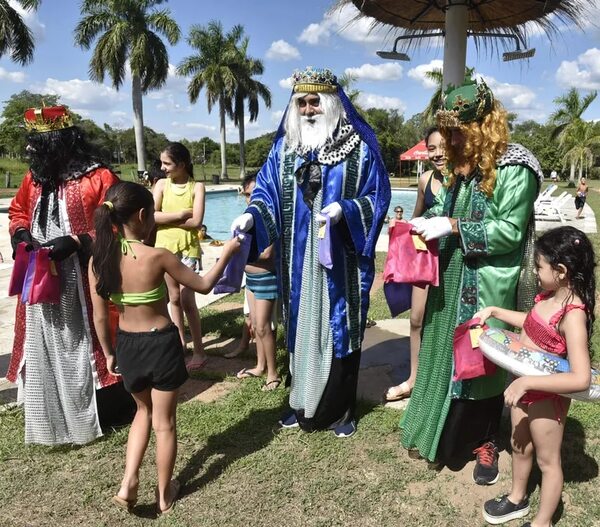 Fiesta de Reyes Magos en la villa veraniega - Sociales - ABC Color