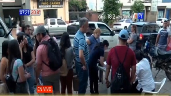 Vigilia por dosis de la vacuna contra a fiebre amarilla - Noticias Paraguay
