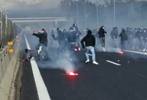 Napoli critica a sus aficionados tras enfrentamientos en una autopista contra hinchas la Roma