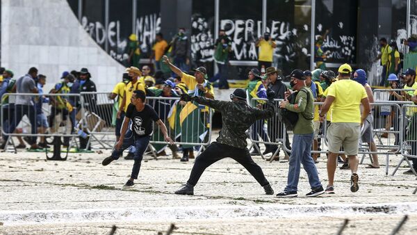 Hallan restos de sangre, orina y heces en palacio de Brasil