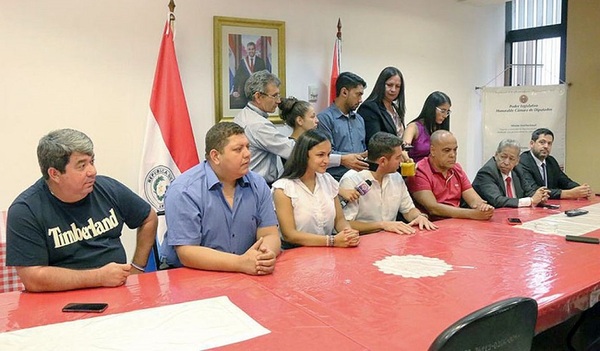 Unifican bancadas coloradas en Diputados y eligen a Jazmín Narváez como líder
