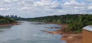 Bajante del río Paraná se mantiene, a metros de cota mínima histórica - ABC en el Este - ABC Color