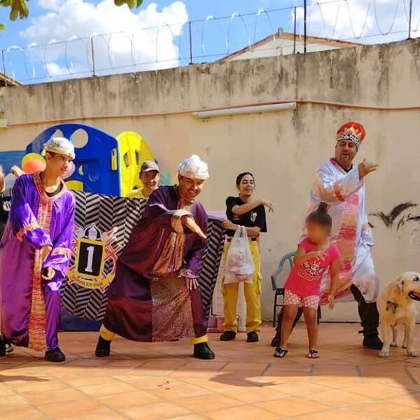 Reyes Magos llegaron a Casa del Buen Pastor con obsequios para los niños