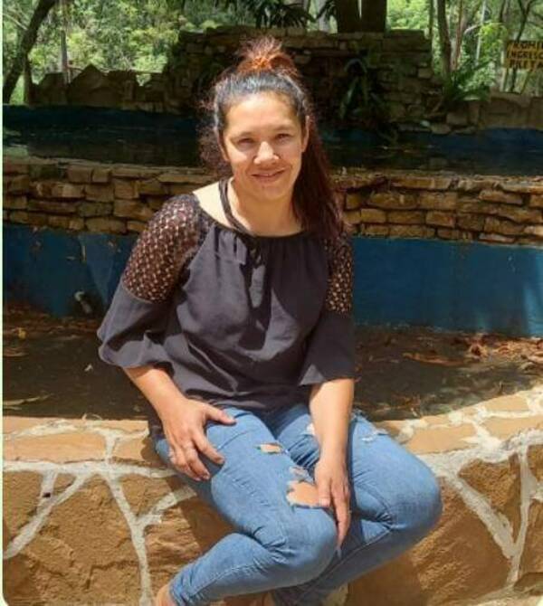 Al nacer, su madre la entregó a otra familia, hoy busca encontrarse con sus hermanos de sangre