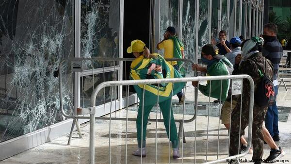 Hallan restos de sangre, orina y heces en el palacio presidencial de Brasilia - El Trueno