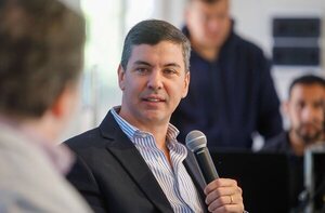 Santiago Peña 'parte con cierta ventaja' para las elecciones presidenciales, según analista