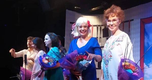 La Nación / La paraguaya Loren Acuña protagoniza comedia teatral en Buenos Aires