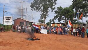 Sampedranos bloquean acceso a constructora para exigir indemnización  - Nacionales - ABC Color