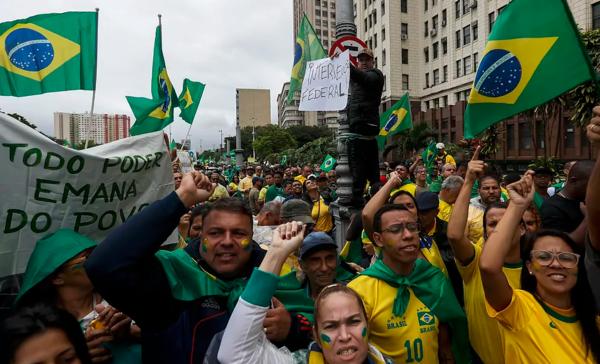 Crecen las manifestaciones en rechazo al asalto a los tres poderes de Brasil