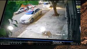 Video: Policía se enfrenta a tiros con presuntos delincuentes