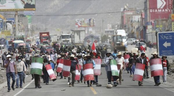 Doce muertos en Perú tras choques entre manifestantes antigubernamentales y fuerzas del orden