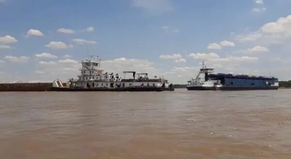Suman 29 embarcaciones paradas, calado baja a 6 pies y draga no llega - Nacionales - ABC Color