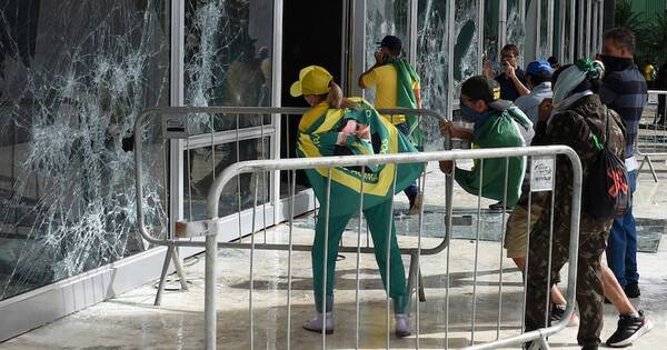 La Nación / Cartes repudia ataque a la democracia en Brasil
