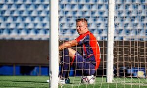 (VIDEO) De entrada se vino la cargada de Churín al rival de siempre, el que “casi” se lo llevó
