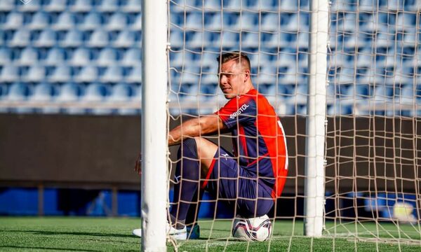 (VIDEO) De entrada se vino la cargada de Churín al rival de siempre, el que “casi” se lo llevó