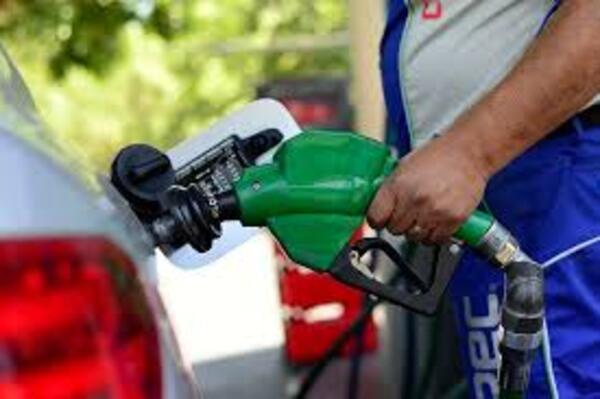 Privados responden al Gobierno con nueva suba de precio de las naftas