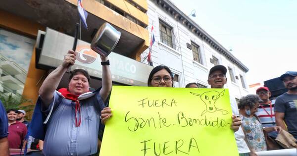 La Nación / Movilización en Copaco: funcionarios reclaman falta de pago de salarios