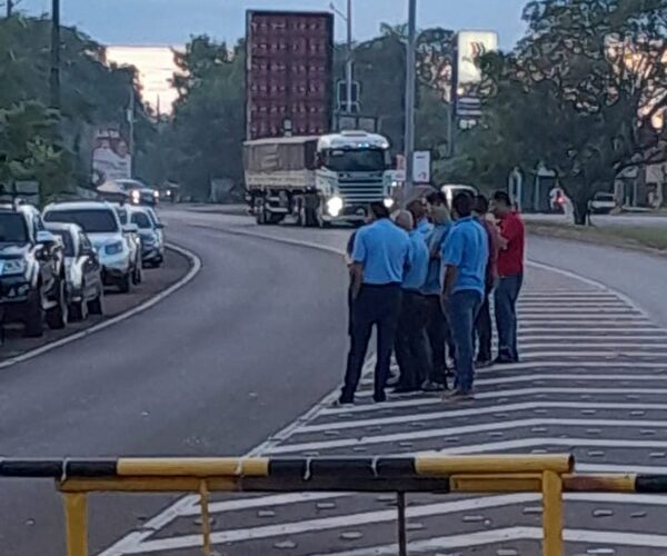 Piden reincorporación de 30 choferes