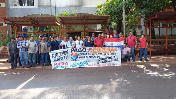 Funcionarios de Copaco reclaman incumplimiento del pago de salarios - La Clave