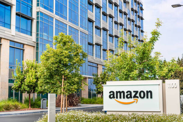 Amazon prevé cerrar 3 almacenes en Reino Unido, pero ofrecerá recolocaciones a empleados afectados - Revista PLUS