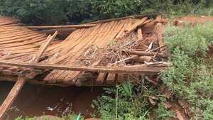 T. R. PEREIRA: VECINOS RECLAMAN REPARACIÓN DE UN PUENTE ROTO HACE 3 AÑOS - Itapúa Noticias