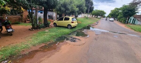 Vecinos de San Juan Bautista denuncian colapso del alcantarillado sanitario - Nacionales - ABC Color