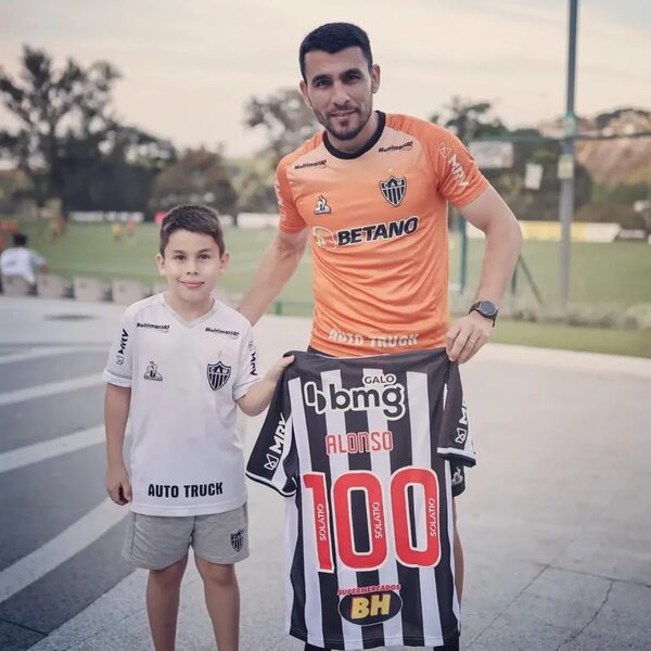 El tercer hijo del futbolista Júnior Alonso será un niño - Gente - ABC Color