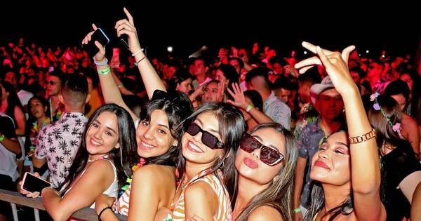 La Nación / Fiesta Hawaiana 2023 en Pilar - OJO Galería