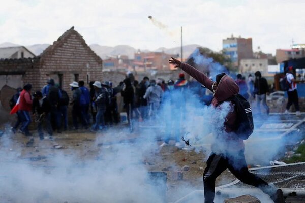 Casi 20 fallecidos y más de 30 heridos tras fuertes protestas en Perú