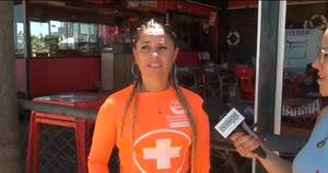 La Nación / Mujer rompió barreras y se convirtió en guardavidas de la playa San José de Encarnación