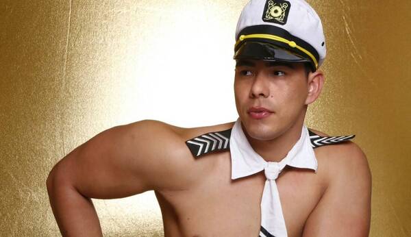 ¡Ndi! Este "taxy boy" contó que es requerido por la doña de su cliente