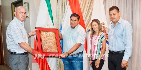 SAN JUAN DEL PNÁ. ENTREGÓ CERTIFICADO AL GOBERNADOR DE ITAPÚA ANTES DE SU DESPEDIDA - Itapúa Noticias