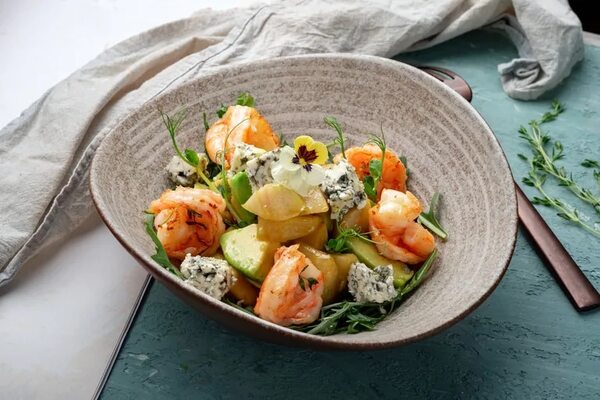 Date un gusto con esta ensalada de camaroncitos y peras confitadas - Gastronomía - ABC Color