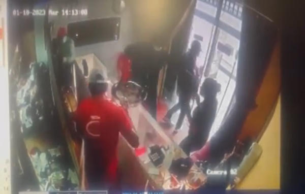 Tres hombres se robaron G. 100 millones en joyas de un comercio en Pedro Juan Caballero - Megacadena — Últimas Noticias de Paraguay