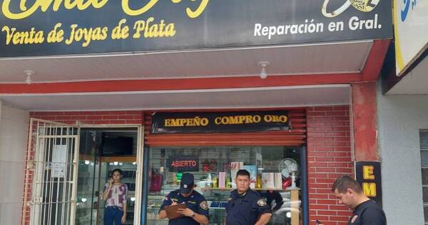 La Nación / CDE: malvivientes se hicieron pasar por estudiantes de medicina para asaltar joyería