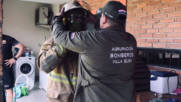 Bomberos acuden a una vivienda por ataque de avispas