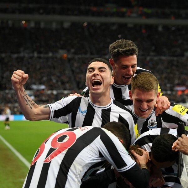 Con asistencia de Almirón, Newcastle gana y está en semifinales de la Copa de la Liga