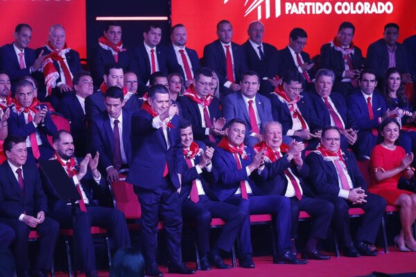 Horacio Cartes fue proclamado en la ANR - trece