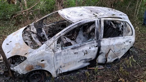 Hallan vehículo de joven calcinado en Minga Guazú - Noticiero Paraguay