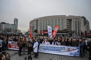 Condenan a la jefa de los médicos turcos por denunciar uso de armas químicas - Mundo - ABC Color