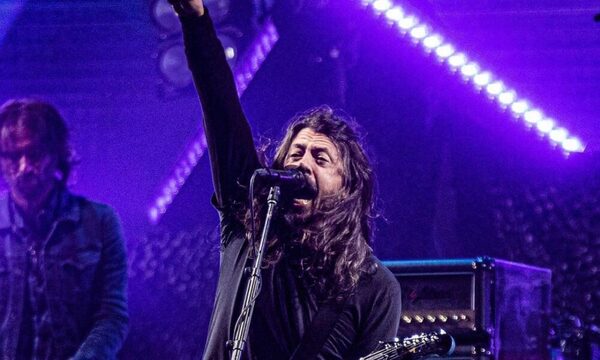 Foo Fighters regresa a los escenarios tras la muerte de su baterista
