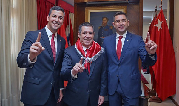 Cartes asumió la presidencia de la Junta de Gobierno de la ANR y pidió unidad entre colorados | DIARIO PRIMERA PLANA