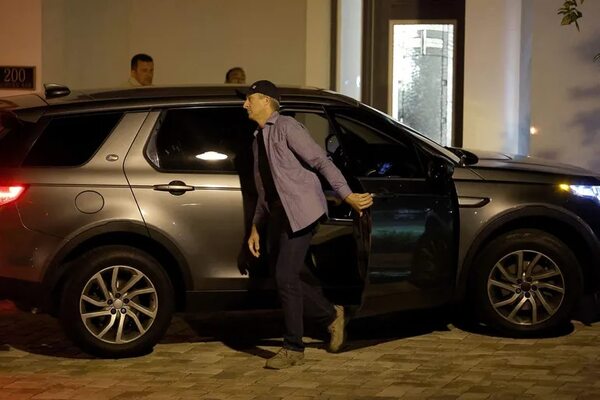 Bolsonaro regresó a la casa de Orlando donde se hospeda - Mundo - ABC Color