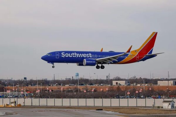 Un fallo en sistema de control afecta a vuelos en todo espacio aéreo de EEUU - Mundo - ABC Color