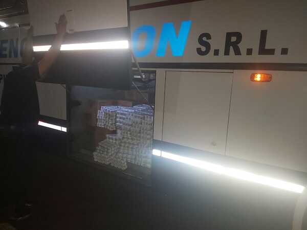 Ho’a preso chofer de bus que transportaba contrabando - La Clave