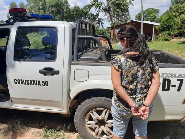 Mujer detenida tras viralizarse imágenes en que manipula un arma de fuego  - Nacionales - ABC Color