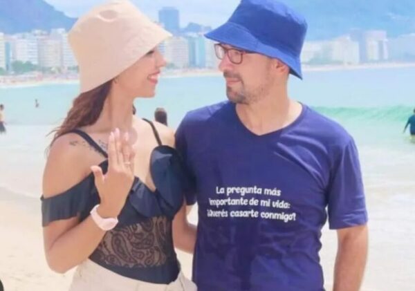 Conductor de tv propuso matrimonio a su novia en Río de Janeiro