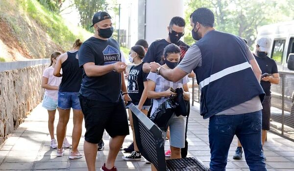 Una opción para agilizar el cruce por tierra de turistas a Brasil - Nacionales - ABC Color